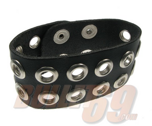 Eyelet Armband, svart með stál hringum