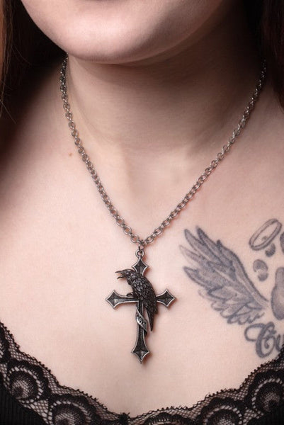 Crux Corvis Hálsmen