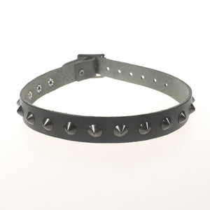 Choker með svörtum göddum